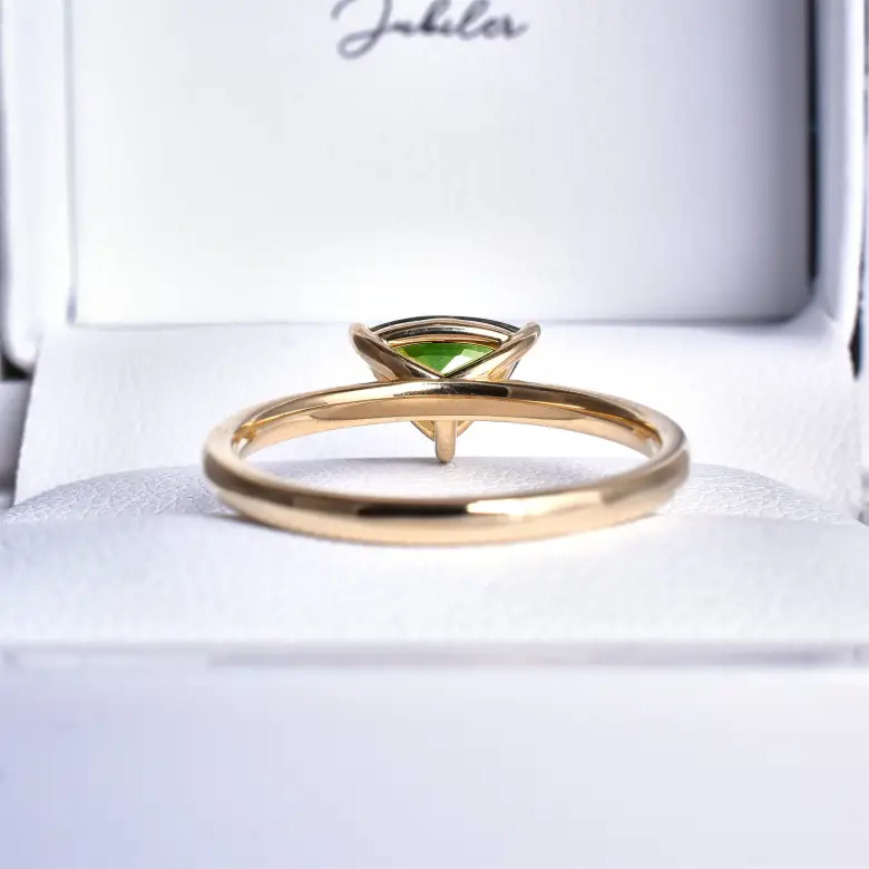 Pierścionek z aleksandrytem szlif trillion